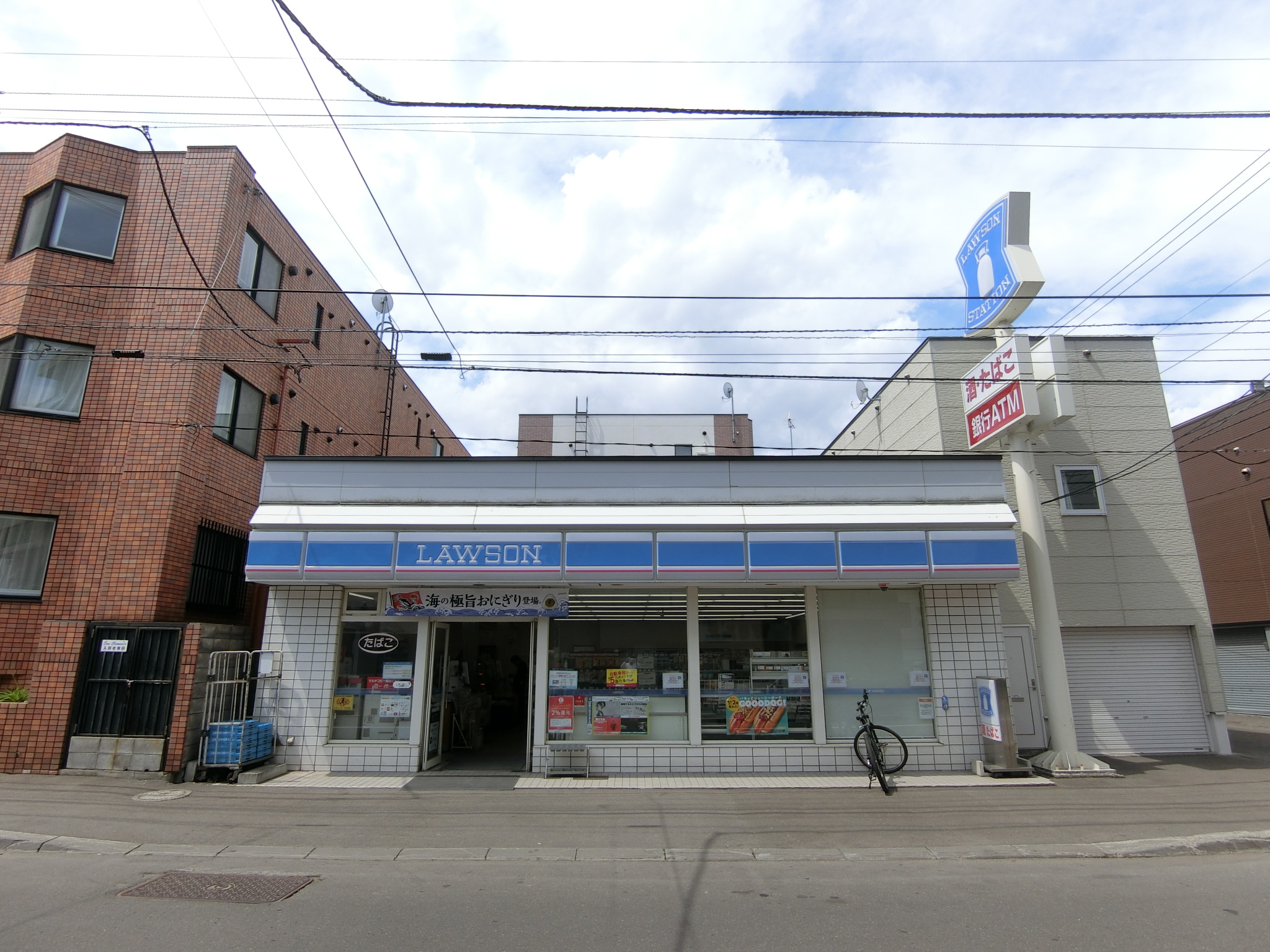 コンビニ　ローソン札幌南7条西店（コンビニ）まで92m