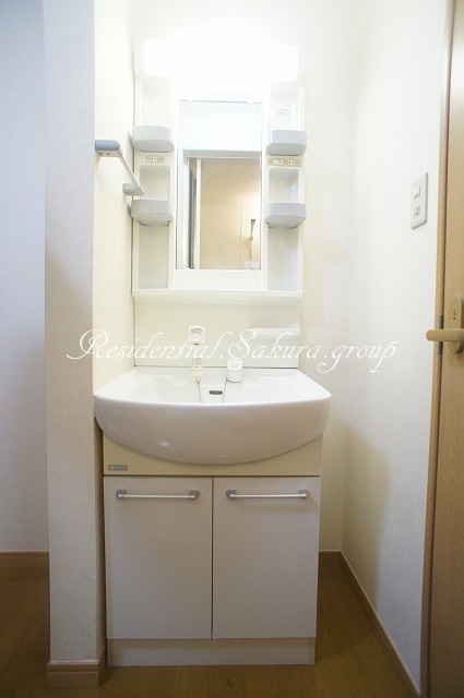 洗面設備　身支度に便利な洗面台です♪