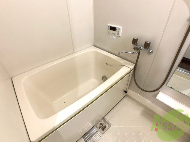 バス・シャワールーム　追い焚きがついているので好きな時に入浴できそう。