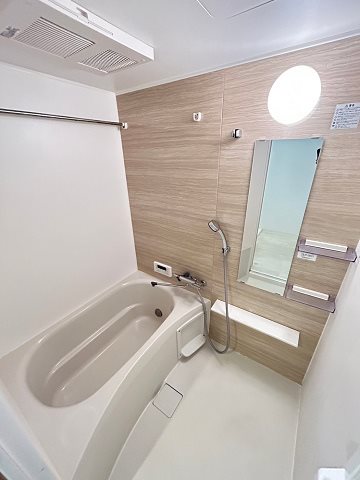 バス・シャワールーム　コンパクトで使いやすいお風呂です