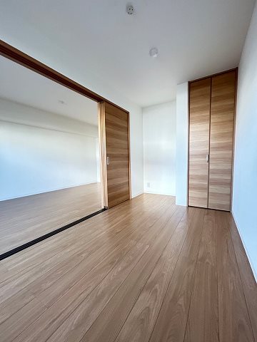 その他部屋・スペース　広くて明るい寝室