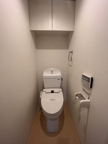 洗面設備　明るい洗面所です