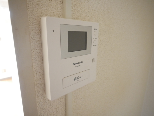 セキュリティ　★モニタ付きインターホンで不意の来客にも安心ですね★