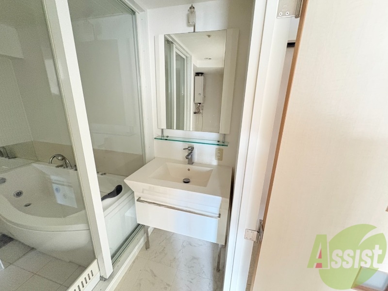 洗面設備　洗面台は独立していて使いやすそうですね。