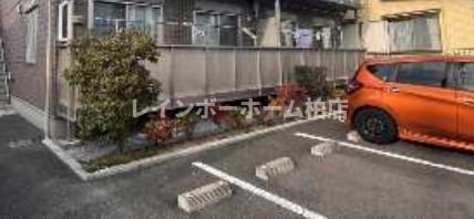 駐車場　駐車場に車を止められます