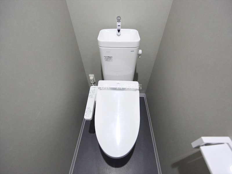 トイレ　温水洗浄暖房便座付トイレ