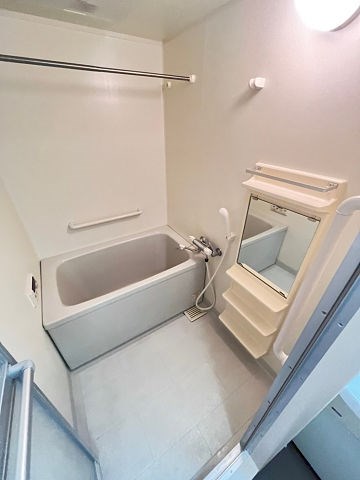 バス・シャワールーム　ゆったり過ごせるお風呂です