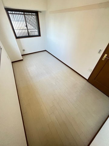 その他部屋・スペース　開放的な寝室です