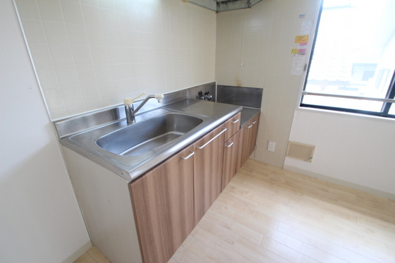 キッチン　※別号室の写真です