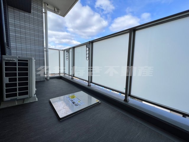 バルコニー　開放的で明るい空間を演出してくれるバルコニーです