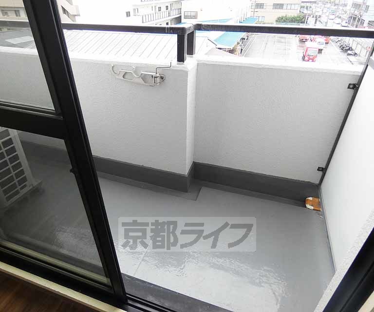 バルコニー　広々バルコニー