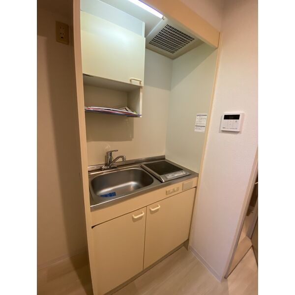 キッチン　※写真は別室のものとなります。退去予定の為、現況優先となりま