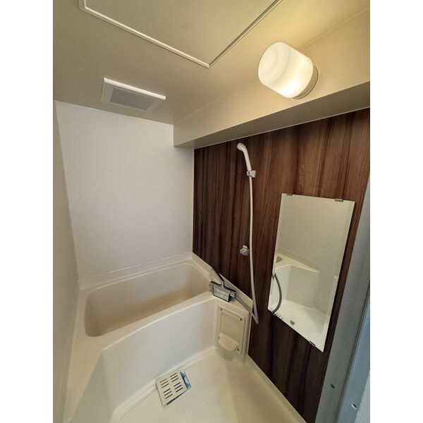 バス・シャワールーム　※写真は別室のものとなります。退去予定の為、現況優先となりま