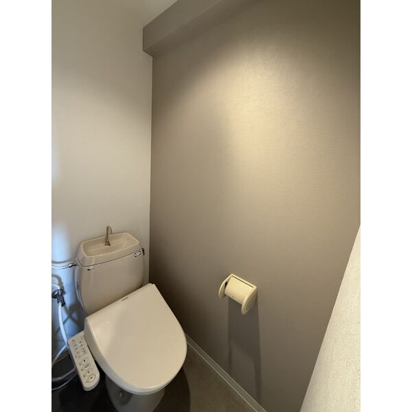 トイレ　※写真は別室のものとなります。退去予定の為、現況優先となりま