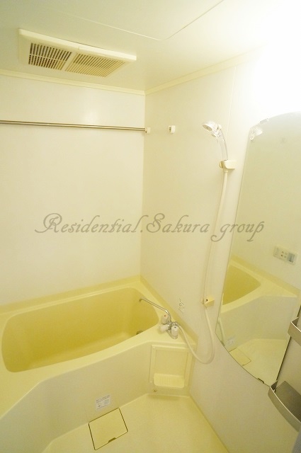 バス・シャワールーム　雨の日にも安心の浴室乾燥機付き♪