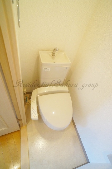 トイレ　嬉しい温水洗浄便座♪