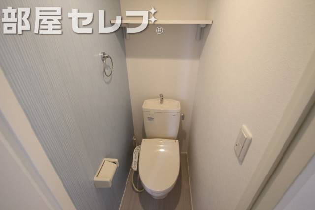 トイレ　温水洗浄便座。