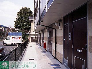 エントランス　設備・仕様は号室により異なる為、現況を優先致します。