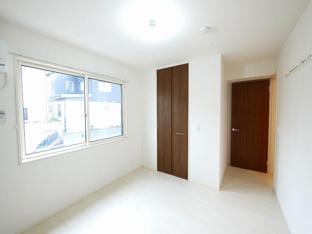 その他部屋・スペース　落ち着いて過ごせるお部屋なので、寝室にいかがでしょうか
