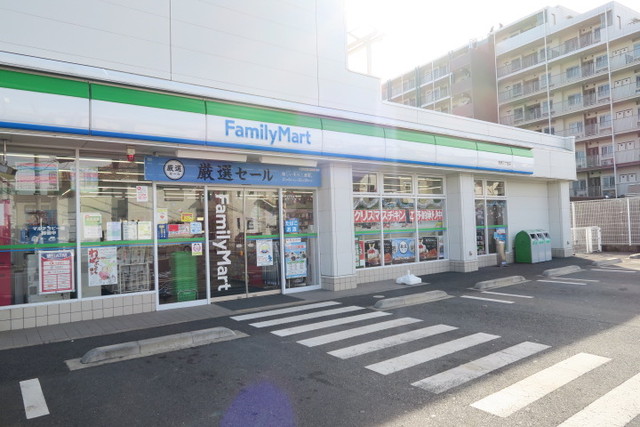 コンビニ　ファミリーマート　西原三丁目店（コンビニ）まで60m