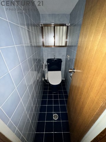 トイレ　温水洗浄便座付きのトイレです♪
