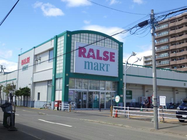 スーパー　ラルズマート北35条店（スーパー）まで826m