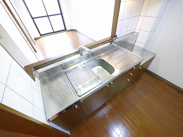 キッチン　コンパクトなキッチンで掃除もラクラク
