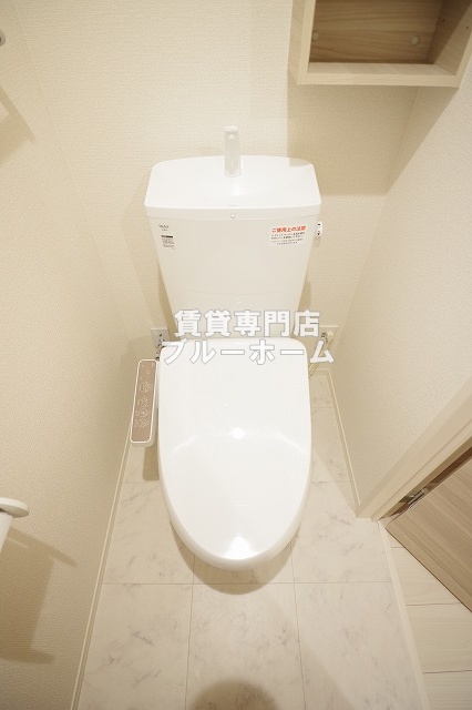 トイレ　温水洗浄機能付き便座！