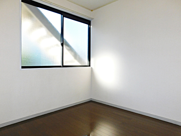 その他　洋室4.5帖！こちらのお部屋にも収納ございます！