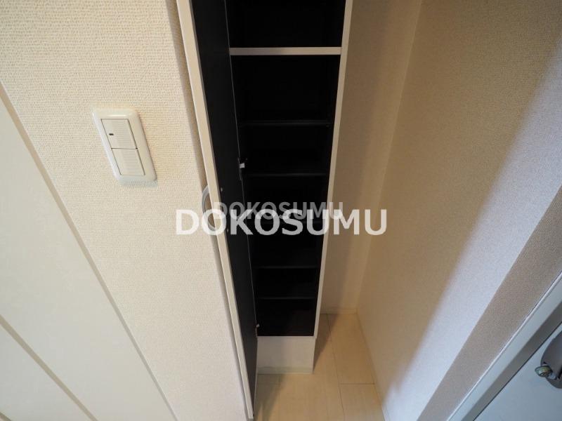 玄関　住まいの顔として相応しい、気品とゆとりのあるエントランス。