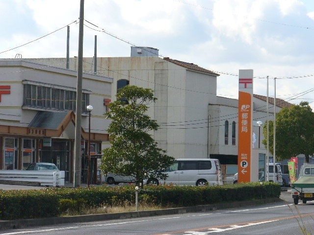 郵便局　鴨方郵便局（郵便局）まで485m