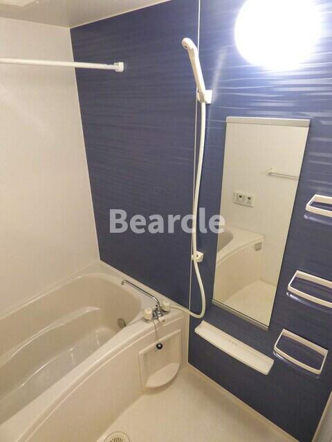 バス・シャワールーム　コンパクトで使いやすいお風呂です