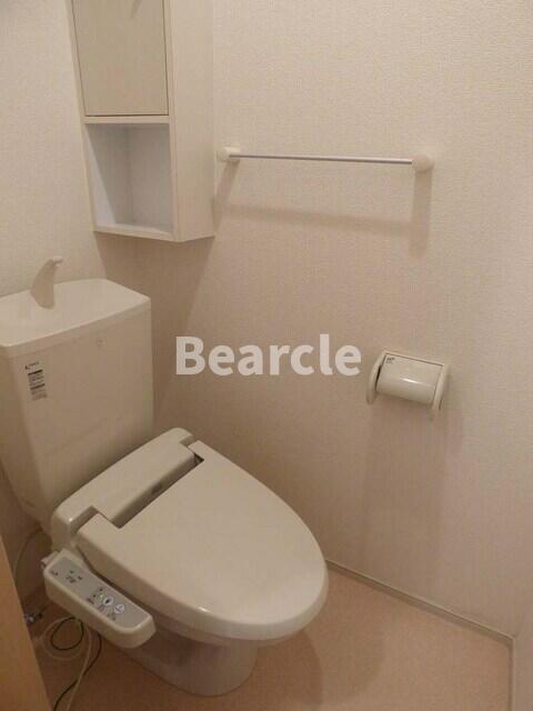 トイレ　落ち着いた色調のトイレです