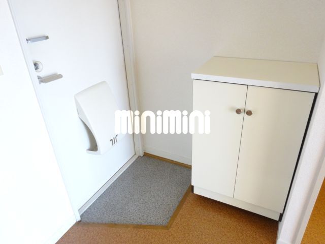 玄関　玄関には靴収納が付いてます。