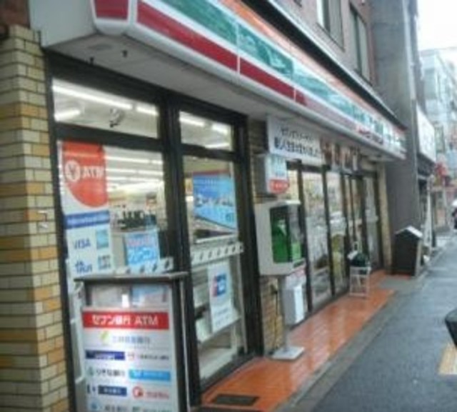 コンビニ　セブンイレブン牛込北町店（コンビニ）まで122m