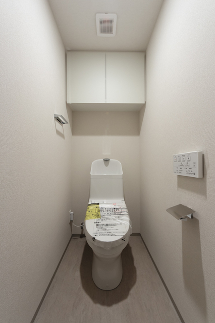 トイレ　※写真は同タイプ住戸です。