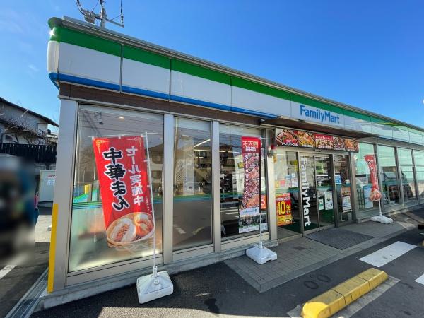 コンビニ　ファミリーマート（コンビニ）まで885m