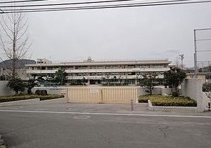 小学校　広島市立長束小学校（小学校）まで450m
