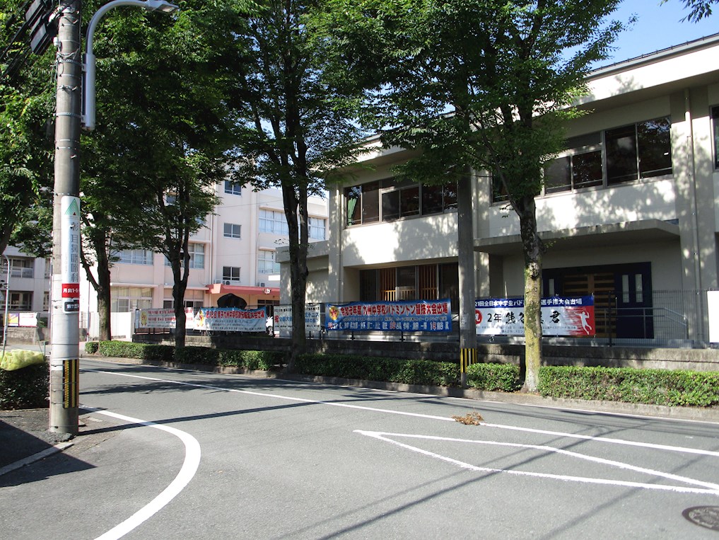 中学校　熊本市立錦ケ丘中学校（中学校）まで424m