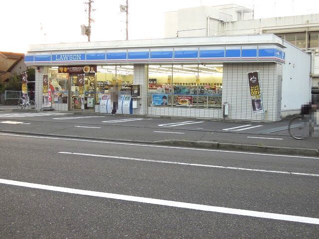 コンビニ　ローソン（コンビニ）まで550m