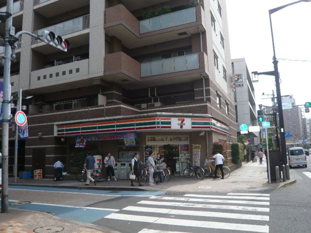 コンビニ　セブンイレブン（コンビニ）まで240m