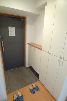 玄関　TKパレス梅屋敷