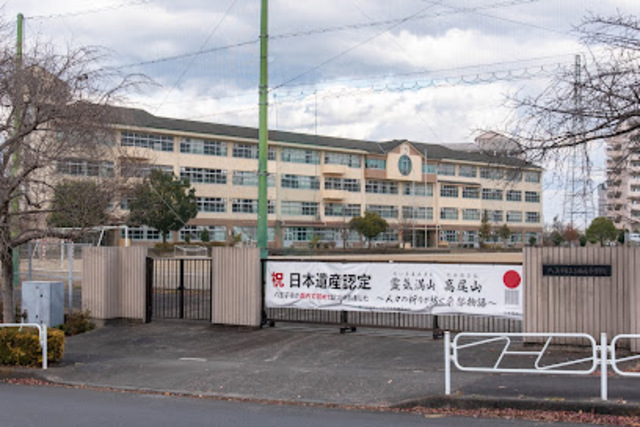 中学校　八王子市立上柚木中学校（中学校）まで1105m