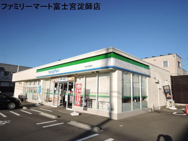 コンビニ　ファミリーマート（コンビニ）まで300m