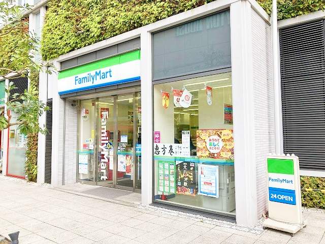 コンビニ　ファミリーマート（コンビニ）まで253m
