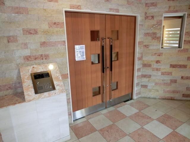 エントランス　オートロック完備
