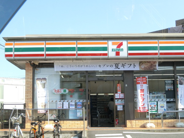 コンビニ　セブンイレブン（コンビニ）まで900m