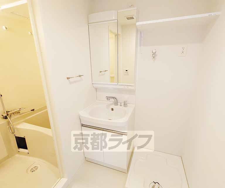 洗面設備　忙しい朝に嬉しい独立洗面台を完備しています。