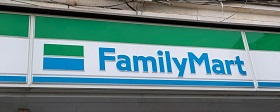 コンビニ　ファミリーマート 豊橋上野東店（コンビニ）まで559m
