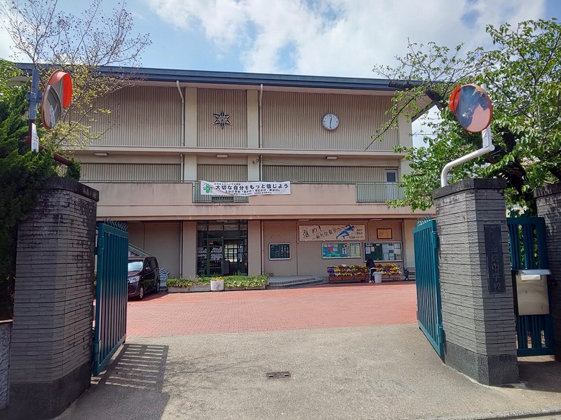 中学校　京都市立西院中学校（中学校）まで820m